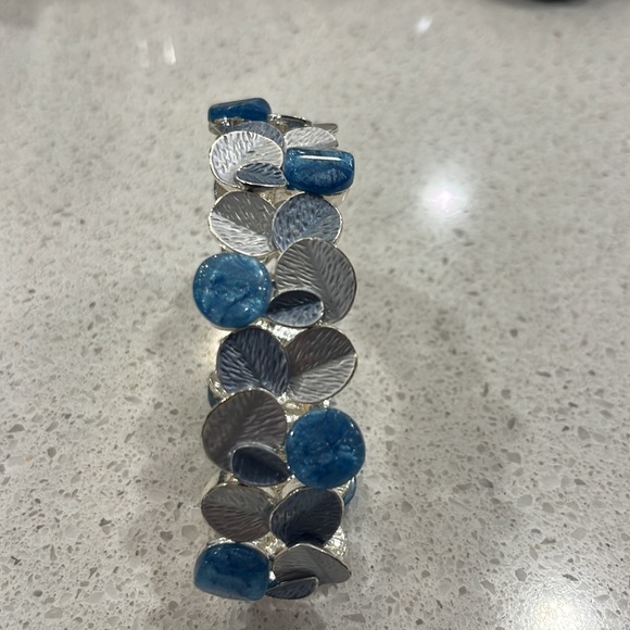 Set of 6 bracelets.  Silver, blue, green, black, gold.  Pretty accessories! - Picture 10 of 11